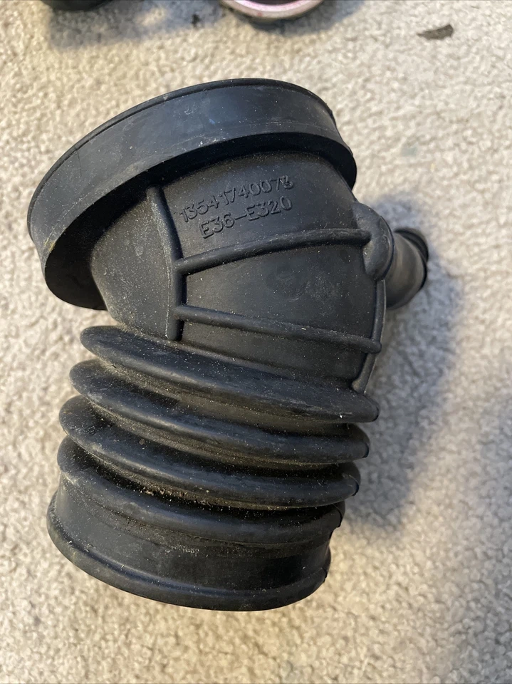 Manguera de admisión de aire del motor para BMW 325i/325is 1994 1995 | negra | goma 13541740073 Foto 1 de 4