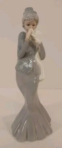 JK Japan LLADRO Style Lady W/Bonnet Holding/Petting Bird 8.5" Porcelain Figurine - Bild 1 von 11