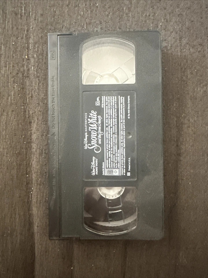 SNOW WHITE AND THE SEVEN DWARFS Walt Disney's Masterpiece Collection (vhs Only) - Image 1 of 1