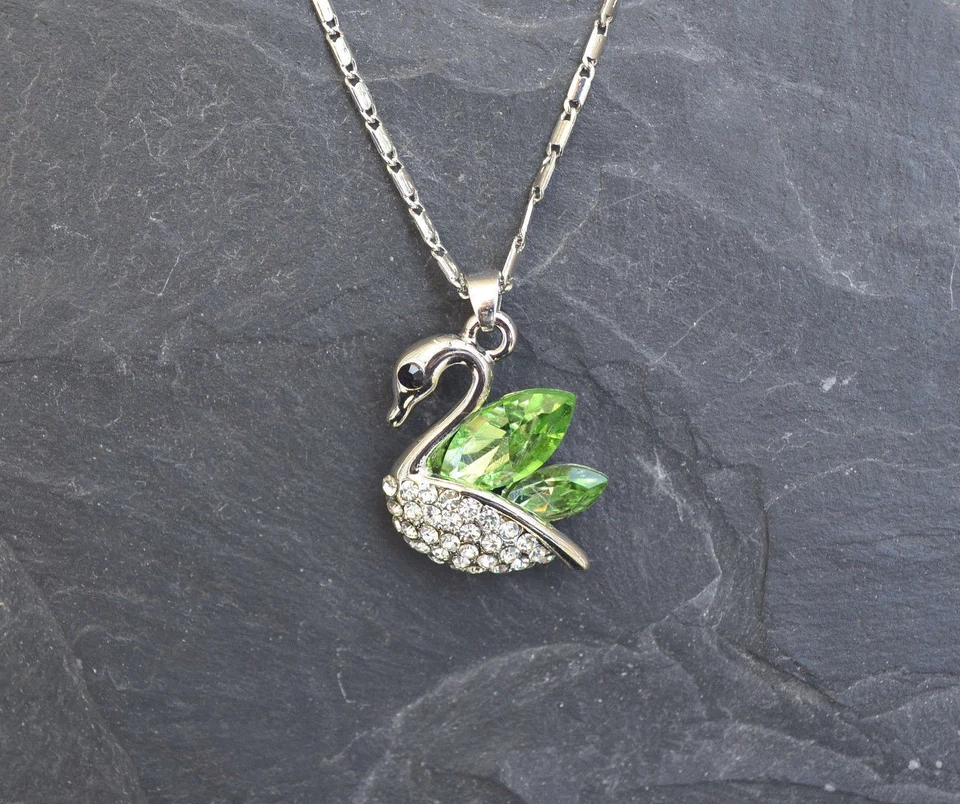  Halskette mit Schwan Weihnachts Geschenk Anhänger mit Strasssteinchen Neu  - Bild 1 von 3