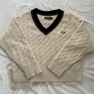 Fred Perry Ivory Cable Knit V-Neck Sweater UK 10/US 6 Classic Ribbed Details - Picture 1 of 6
