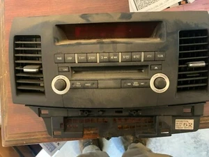 08-15 Lancer Evolution EVO X OEM RADIO Bisel con respiraderos 8002B573XA - Imagen 1 de 3