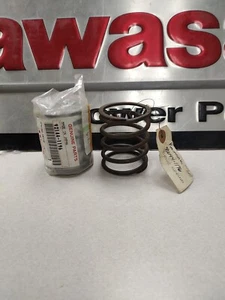 92144-1196 NEW KAWASAKI DRIVE SPRING LOT OF 2 FITS MULE FREE SHIPPING! - Picture 1 of 5