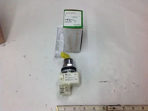 Schneider 9001K11J35FYH13,  9001KM35 Selector Switch 24-28VDC.  NEW IN BOX - Picture 1 of 7