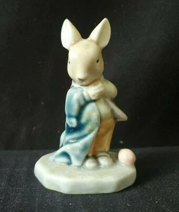CAPA DE PORCELANA ESMALTADA MINIATURA CONEJO Y ZANAHORIA MIENTRAS SE QUITA - Imagen 1 de 11