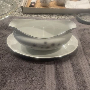 Creative Fine China Platinum Starburst #1014 Gravy Boat With Attached Underplate - Picture 1 of 7