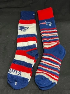 New England Patriots Football Crew Fuzzy Socks Medium 2 Pairs - Picture 1 of 1