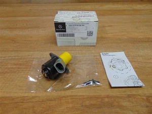 Flow Regulation Valve Genuine Mercedes OM646/OM651 - A6460740484 - Picture 1 of 1
