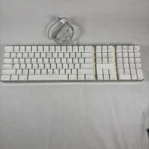 Genuine Apple Mac A1048 White Wired Full Size Keyboard English w/ 2 USB Port Hub - Afbeelding 1 van 10