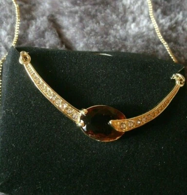  Bonito collar dramático color topacio con pedrería tono dorado Foto 1 de 3