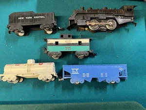 marx steam locomotive 490 with cars - Picture 1 of 2