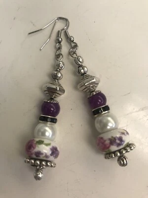 Pendientes de flores de cerámica con perlas moradas y hilanderos negros 574  Foto 1 de 4