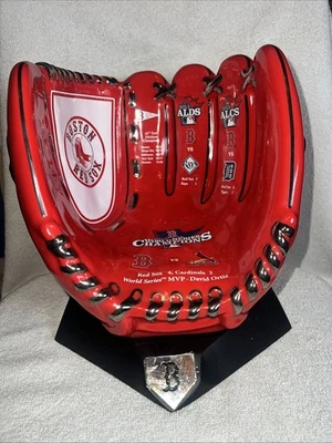 The Danbury Mint - 2013 Boston Red Sox Champion Cerámica Guante Rojo con Soporte  Foto 1 de 4