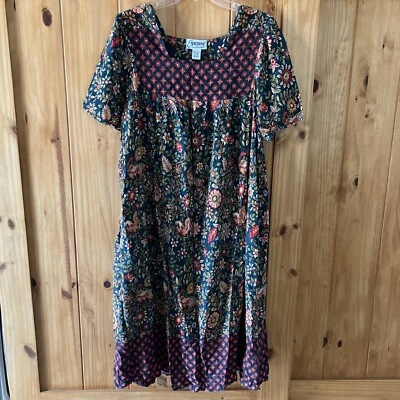 Vestido de Casa Bohemio Floral Verde Expressions con Bolsillos, Manga Corta, XLarge Foto 1 de 4