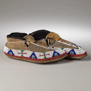 ARAPAHO MOCCASINS - Picture 1 of 8