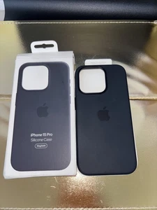 Apple Silikon Case Schwarz mit MagSafe iPhone 15 Pro Hülle Original - Picture 1 of 5