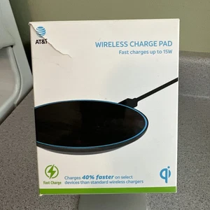 Almohadilla de carga inalámbrica AT&T carga rápida 3.0 nueva en caja cargas rápidas de hasta 15 W - Imagen 1 de 9