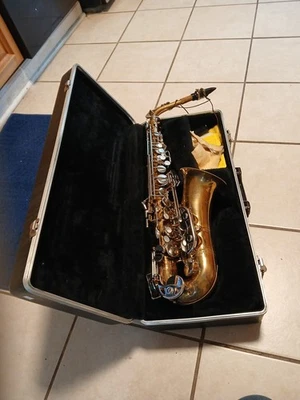 Vintage Bundy II Saxophone With The Original Case The Selmer Company U.S.A  - Image 1 of 4