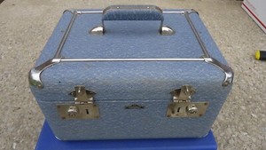 Vintage  sky- rocket  vanity  Case Makeup Suitcase no key send offer if no bids