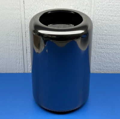 Mac Pro 2013 2.7GHz 12-Core  64GB RAM  1TB SSD  AMD FirePro D500 - Image 1 of 4