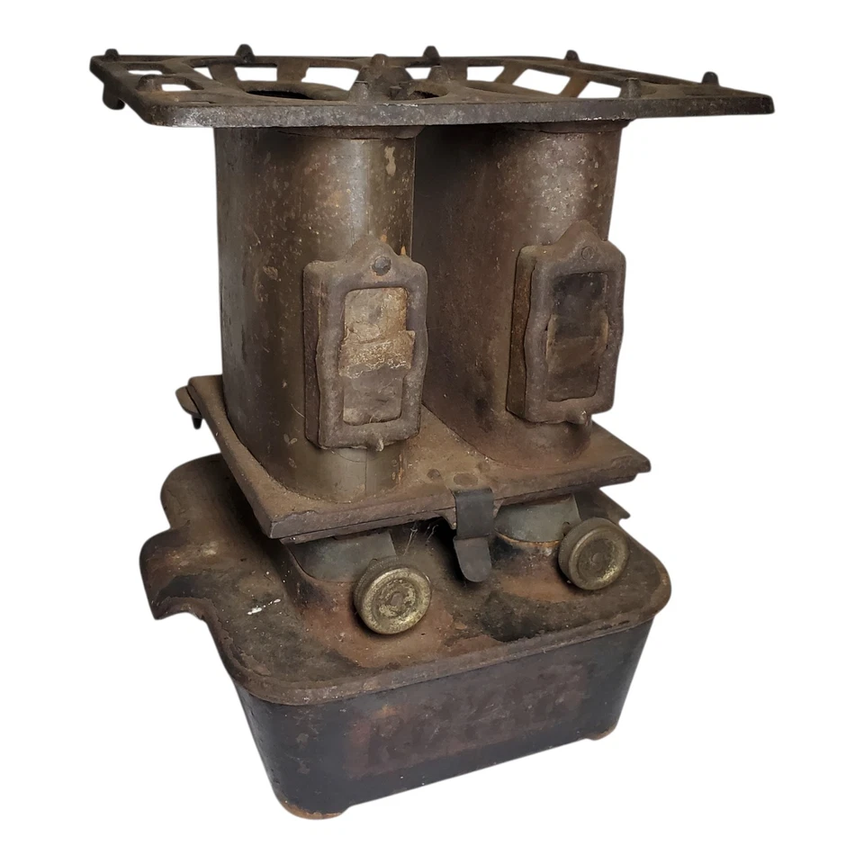 Antiguo calentador de queroseno de hierro triste de 2 quemadores Royal 8"x9" Foto 1 de 4