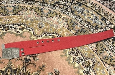 Cinturón rojo vintage Burton para tablas de snowboard Foto 1 de 4