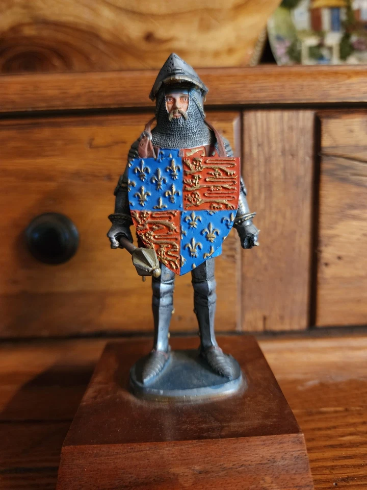 Vintage 1979 pintado profesionalmente en caballero medieval con escudo extraíble Foto 1 de 4