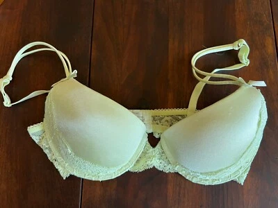 Sujetador Ambrielle 34B verde pálido encaje satinado push up acolchado con aros cierre trasero Foto 1 de 4