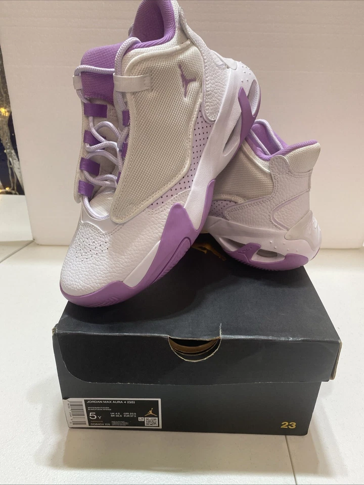 Zapatos Nike Aura 4 usados para niñas talla 5y Foto 1 de 4