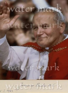 HIS HOLINESS POPE JOHN PAUL II REPRINT SIGNED PHOTO A4 SIZE 8"X11". - Picture 1 of 1