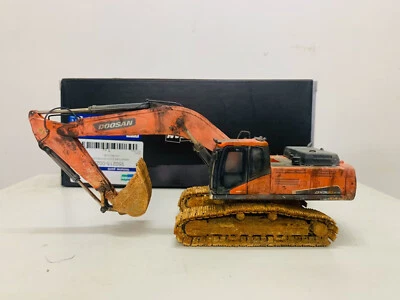 Doosan DX380LC-9C Excavator Muddy Version 1/50 Die-Cast Model New in Box - Image 1 of 4