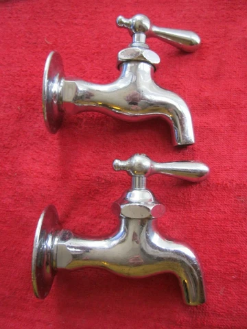 NOS SET ANTIQUE VINTAGE HOT & COLD WATER SINK / TUB FLUSH MOUNT FAUCETS Cover