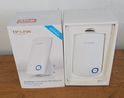 TP-LINK TL-WA850RE 300 MB/s Universal Wall Plug Range Extender and Wi-Fi Booster - Image 1 of 4