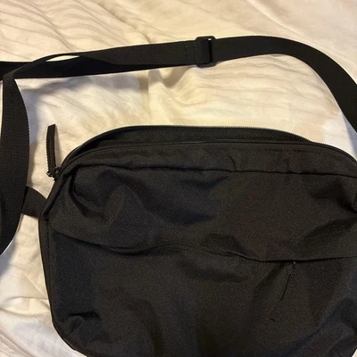 Muji черная ткань наплечная сумка, регулируемый ремень, б/у - Изображение 1 из 3