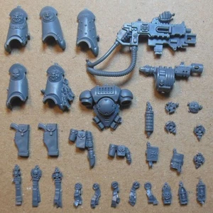Space Marines - Sternguard Veteran - Relics Greaves Pyrecannon (f) Bits Box 40K - Picture 1 of 1