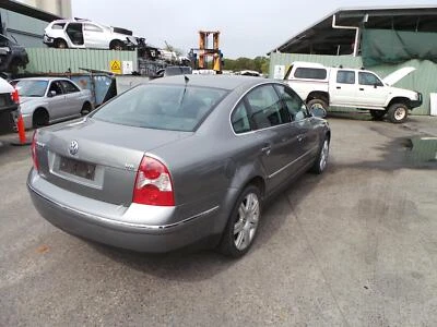 VOLKSWAGEN PASSAT 3B/GP 02/2001-11/2005 RIGHT HEADLAMP STANDARD TYPE  - image 1 of 4