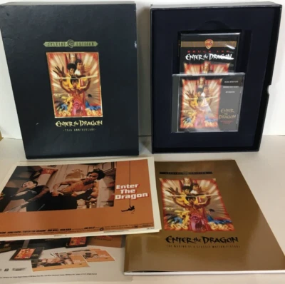 ENTER THE DRAGON 25TH ANNIVERSARY VHS SPECIAL EDITION (opened) DELUXE -Bruce Lee Foto 1 de 4