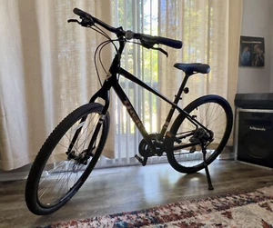 Men’s Trek Verve 1 Hybrid Bike (Medium) Cosmic Black, Pristine Condition - Picture 1 of 14