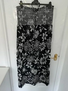 Yours Gr. 22 24 schwarz weiß Blumen Neckholder Sommerkleid Sommer Crinkle Baumwolle - Bild 1 von 10