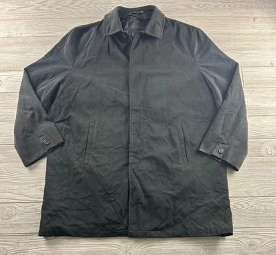 Abrigo de lluvia Ralph Lauren para hombre calce clásico liso negro inserción frontal plana Foto 1 de 4