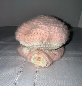 Hand made by Granny Baby Hat Pink & White W/ Flower - Picture 1 of 4