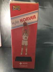 2006-07 Kyle Korver Phila 76ers Statue Rotes Kreuz Give Away - Bild 1 von 7