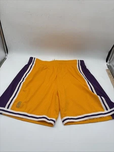 Pantaloncini swingman gialli Los Angeles Lakers 1996-97 da uomo taglie Mitchell & Ness 3XL - Foto 1 di 7
