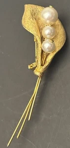 Vintage Avon Calla Lilie Brosche goldfarben Kunstperlen Blume Anstecknadel strukturiert floral 2,5 Zoll - Bild 1 von 7