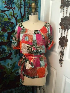 Top Lilly Pulitzer stampa patchwork 100% seta manica corta con cintura colorato taglia 8 M - Foto 1 di 7