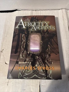 Charles Stross THE ATROCITY ARCHIVES Golden Griyphon Press 2004 1st - Hardcover - Imagen 1 de 3