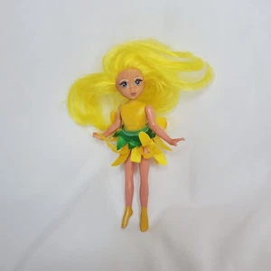 Barbie Fairytopia Dolls 2004 Small Petal Pixies Dolls Yellow 5”  - Photo 1 sur 3