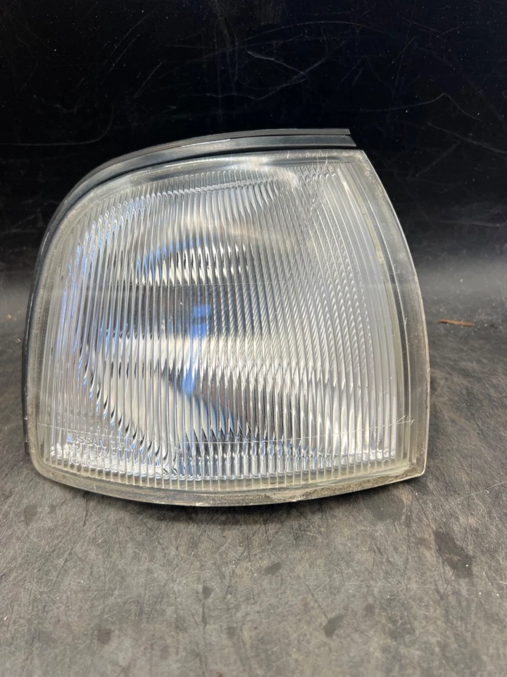 Infiniti Q45 1994-1996 OEM lado pasajero señal de giro exterior conjunto de carcasa Foto 1 de 4