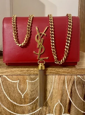 Bolso Bandolera SAINT LAURENT Cuero Rojo Pequeño Clásico Kate Oro Borla Cadena  Foto 1 de 4