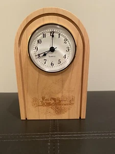 Ahorn Wahrzeichen Holzhandwerk mit Quarzuhr - Bild 1 von 8